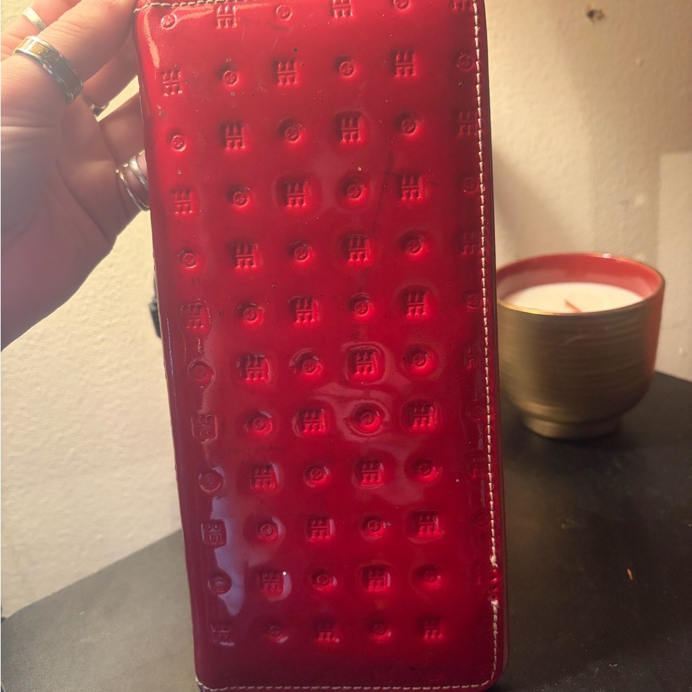 Arcadia Red and Tan Patent Leather Logo Wallet with magnetic closer - Picture 2 of 5
